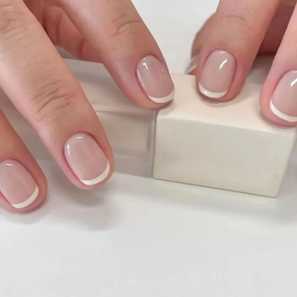 24 st kort fyrkantiga falska naglar enkla vita franska full täcker falska naglar avtagbar press på nagelspetsar faux nagel