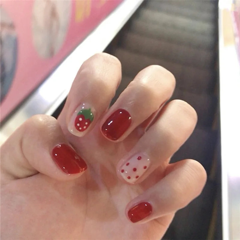 24pcs Strawberry Wave Point Point Certe mignon Kawaii Presse on Nail Cover Full Artificial Faux ongles