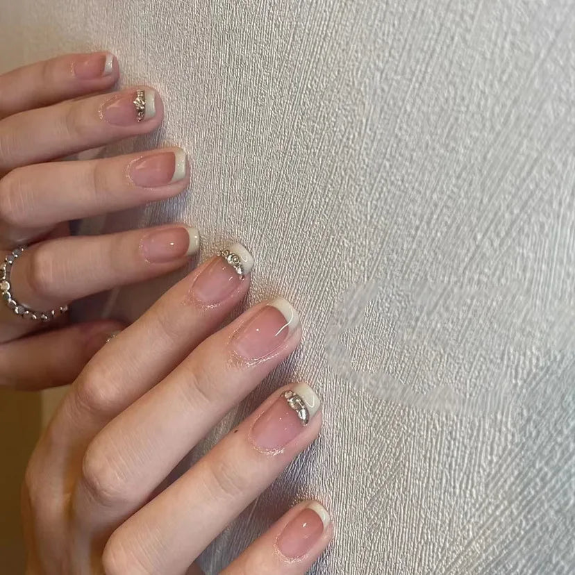 Uñas falsas francesas hechas a mano acrílica cubierta completa de uñas falsas con diseño profesional de diseño en uñas