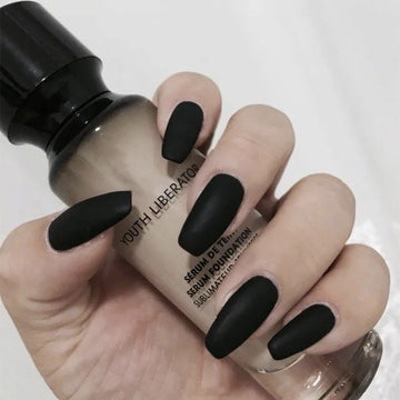 24pcs/set matte schwarze gefälschte Nägel drücken mit Kleber lang abnehmbarer französischer Tipps auf Nagelverpackung Sarg False Nails Kunst
