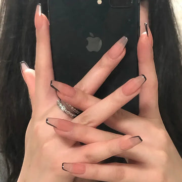 24 piezas sin costura Presiona artificial extraíble en uñas Moda desmontable Falsas con diseños de uñas negras de borde negro francés