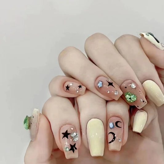 24 piezas de corazón Coffinte lindo kawaii prensa en puntas de uñas terminados uñas falsas artificiales reutilizables sin costuras