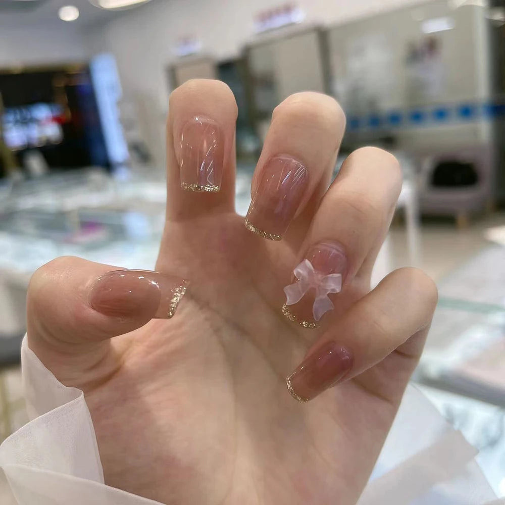 Ljusrosa fransk stil falsk manikyr lätt att applicera enkelt för att skala av naglar för nagel DIY -dekoration