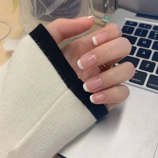 24 -stcs naakt roze Franse witte kant valse nagels korte eenvoudige nagel art schoonheidsdruk op nep nagels volledige hoes kunstmatige nagels tips