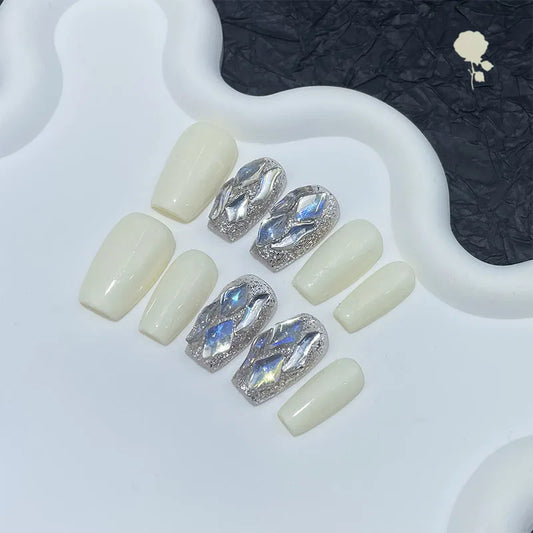 Xxiu Pure handgemaakte nagels Druk op Volledige omslag Professionele nagels Kokosmelkkleur Simple Shiny Diamonds Korte nepnagels