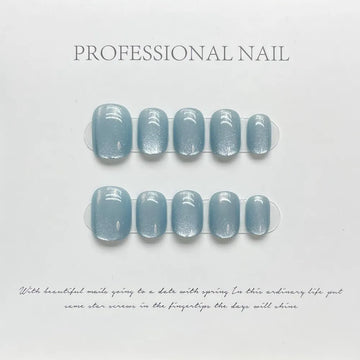 Handgemaakte eenvoudige blauwe pers op nagels korte kattenoogontwerp herbruikbare kleefstof nep nagels rond kop met volle cover nagel tips manicure
