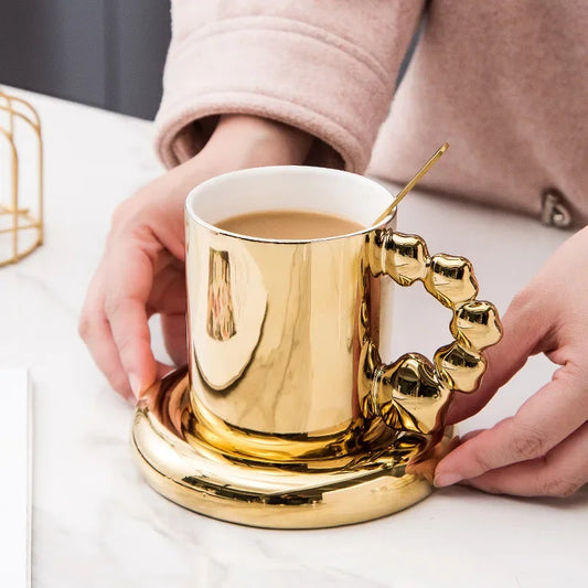 Copo de café cerâmico colorido colorido de alto valor, prato de caneca dourada, chá nórdico de luxo leve, xícara de água para café da manhã