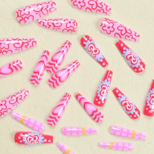 Kawaii Barbie Fake Nail Press على Art Patch أزياء السيدات الحلو Fasle Nails النساء الوردي فراشة طويلة يمكن ارتداؤها الأظافر نصائح