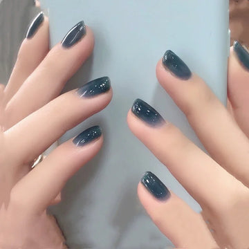 24 piezas Gradiente azul oscuro con uñas falsas cobertura completa Press impermeable en las uñas falsas Arte Mujeres Decoración de arte de uñas