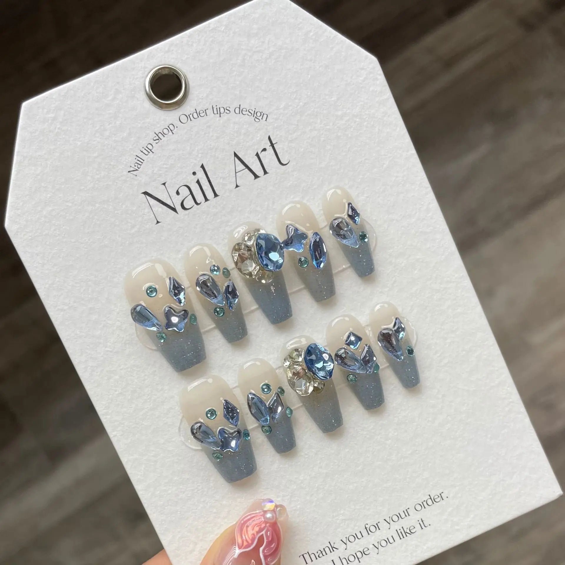 10st Gentle Blue Color Fake Nails Glossy Pure Handmake False Nails Reanvändbart säkert material för kvinnor Bröllopsaktiviteter Salong