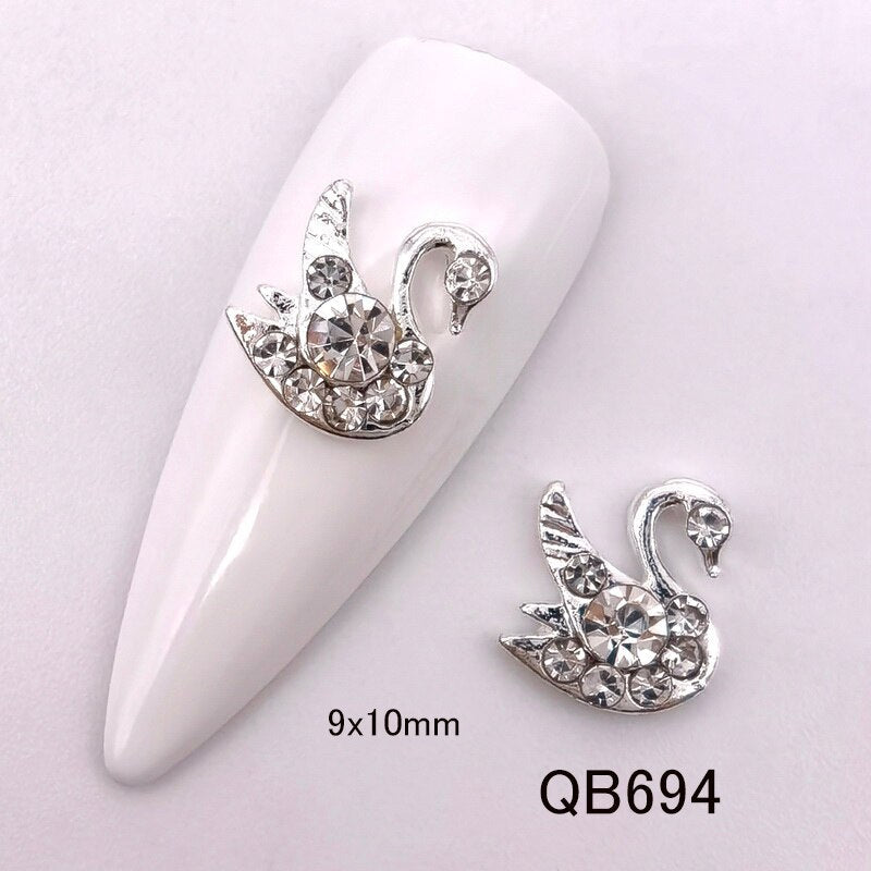 10pcs/package Manicure decorations 3D Bee Mickey Gold Fish Fairy Variety Shiny Rhinestone Gem Design Nail decoration accessories