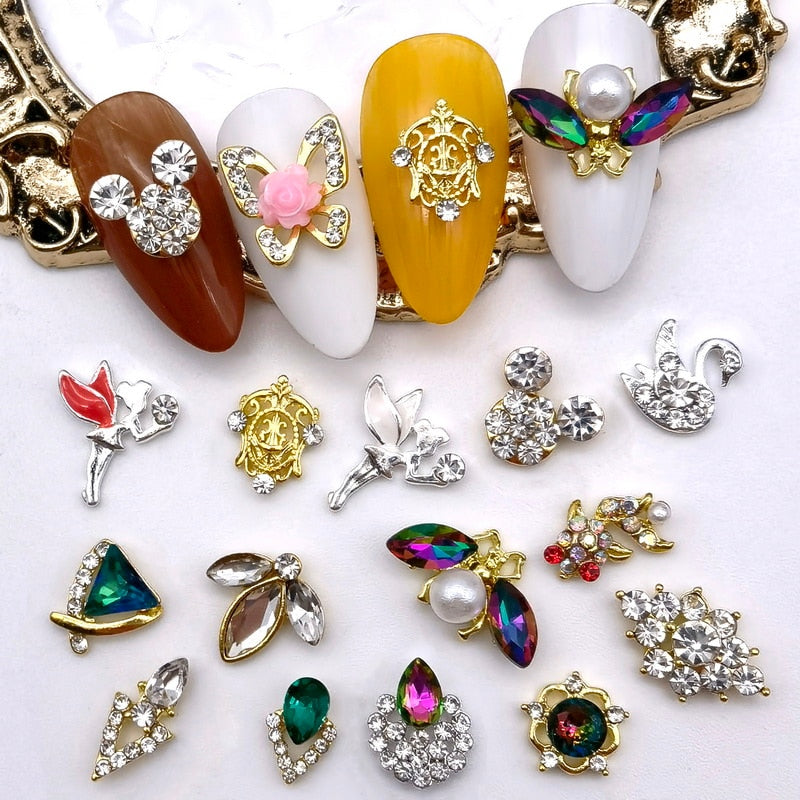 Decoraciones de manicura de 10 piezas/paquetes 3D Mickey Gold Fish Variety Variety Shiny Rhinyone Gem Design Decoración de uñas Accesorios